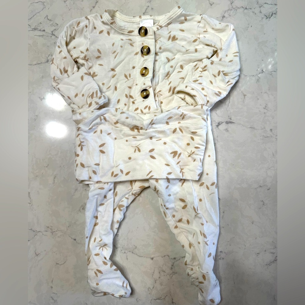 Lou Lou and Company
Newborn
Tops+Bottoms with footies